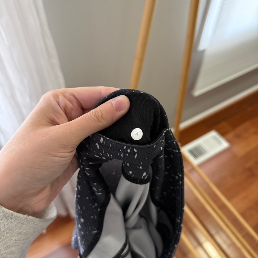 Lululemon Rebel Runner | Size 4 | **FULL LENGTH - Picture 9 of 9
